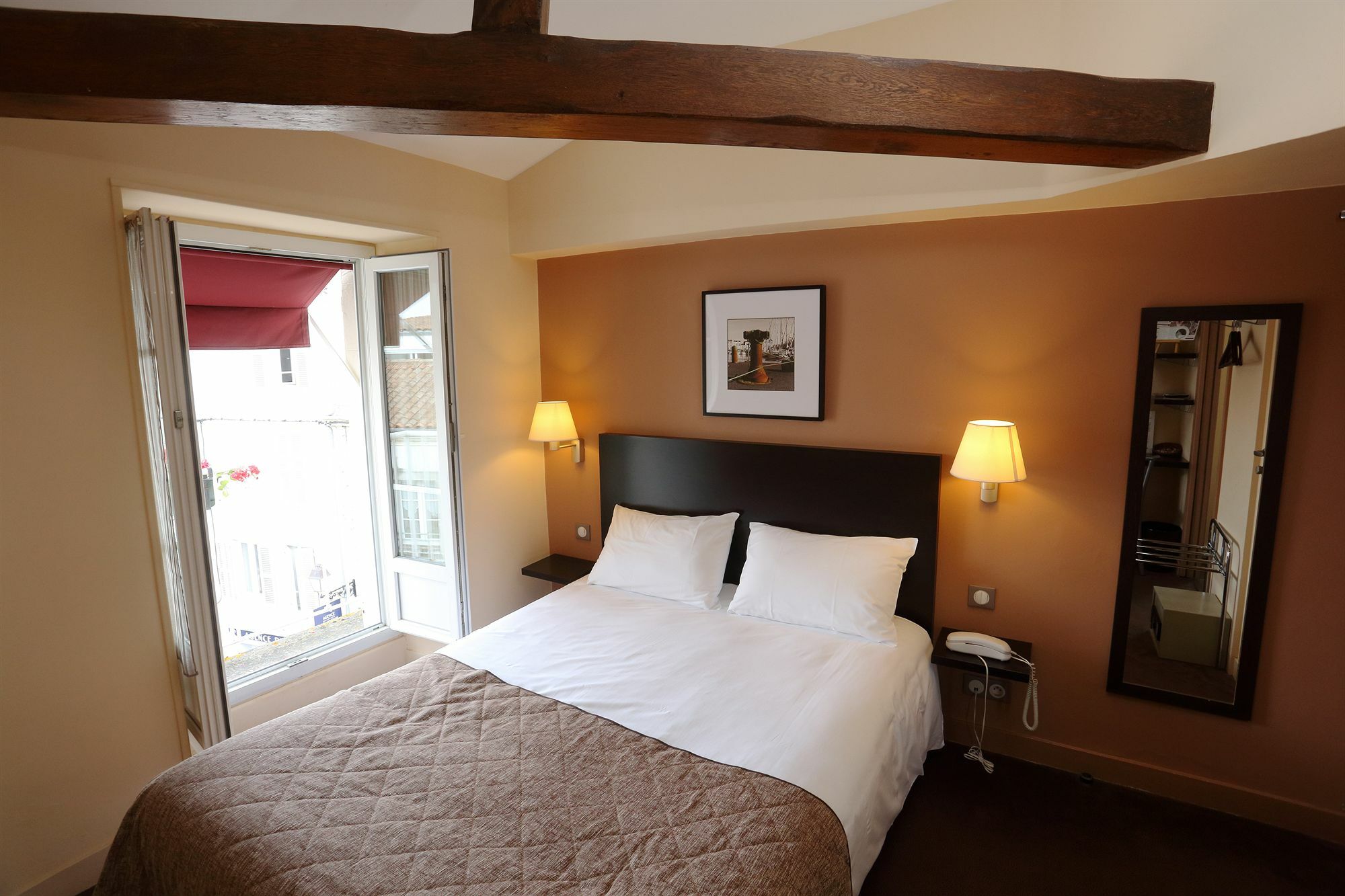 Hotel Le Bord'O Vieux Port ลาโรแชล ภายนอก รูปภาพ